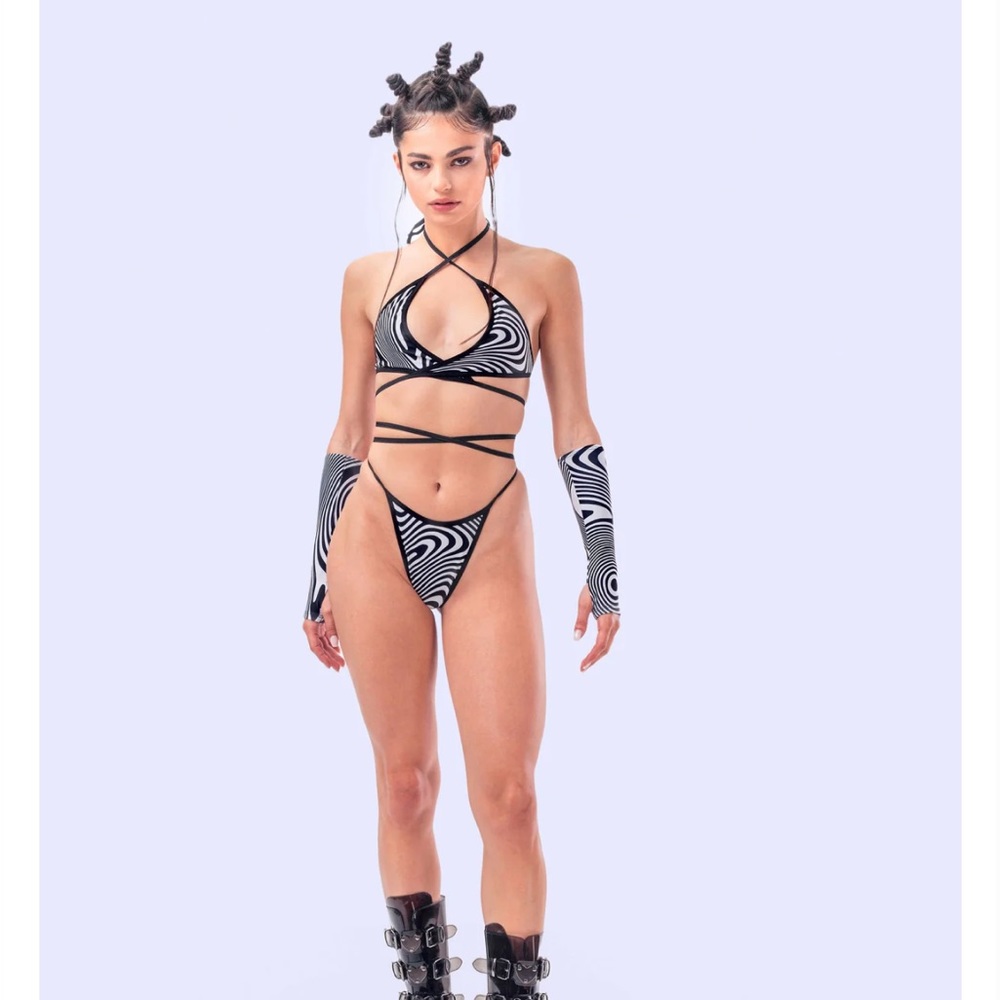Badinka set with arm sleeves 🤍🖤